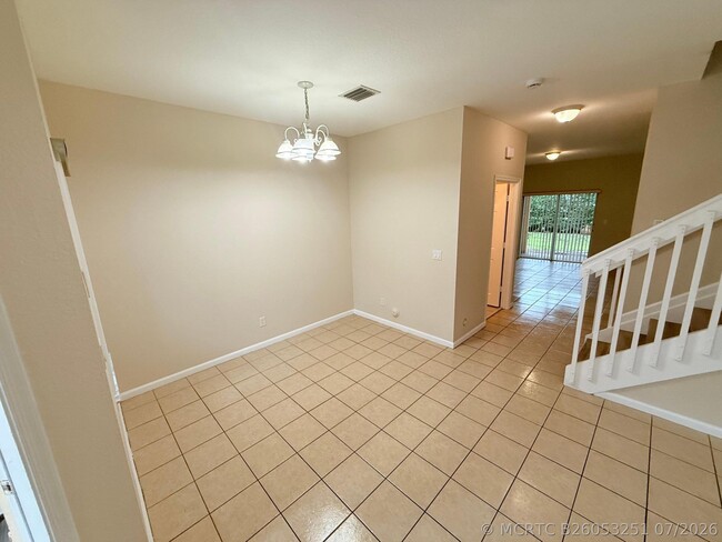 Building Photo - 905 N Santa Catalina Cir