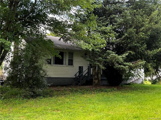 Building Photo - 849 Burlingham Rd
