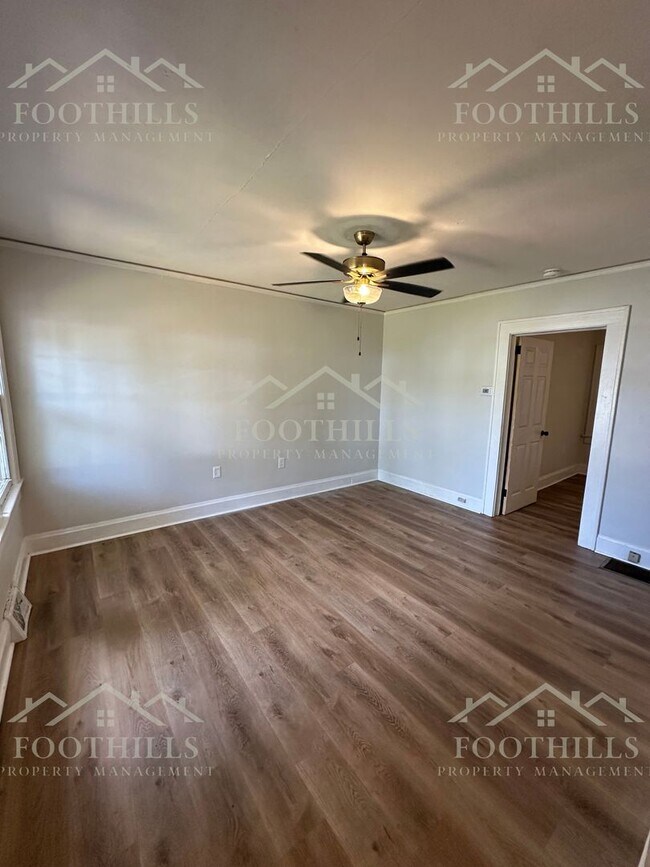 Foto del edificio - 1 Bedroom + Bonus Room Duplex with Storage...