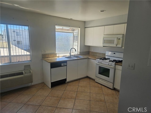Building Photo - 14159 Gilmore St
