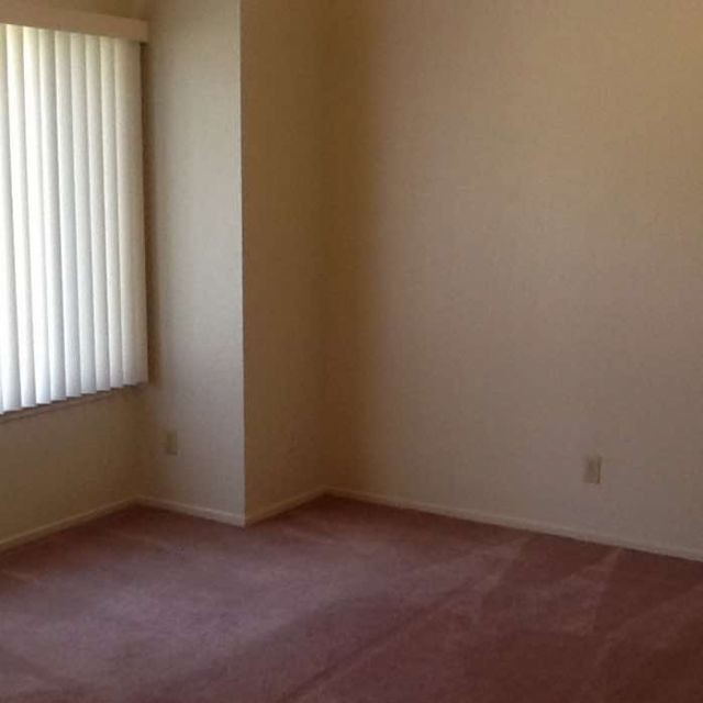 Foto del edificio - Duplex For Rent in Modesto