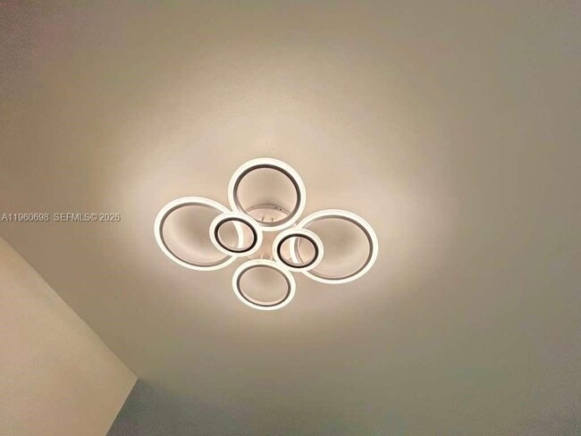 Foto del edificio - 8775 Park Blvd