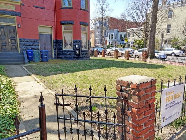 Building Photo - 801 E Capitol St SE