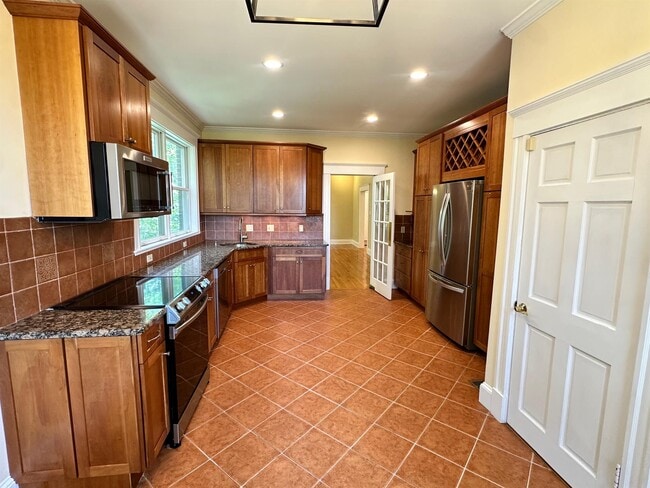 Building Photo - 273 Mason Terrace