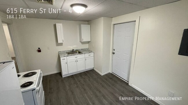 Building Photo - 3rd Floor-1 Bedroom/ 1 Bathroom Apartment ...