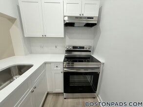 Building Photo - 452 Park Dr