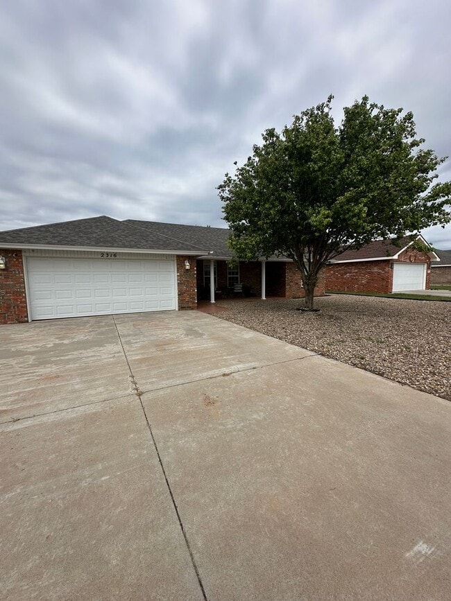 Building Photo - 3 bed 2 bath home!