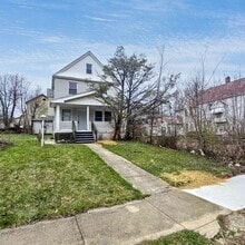 Building Photo - 13721 Beachwood Ave