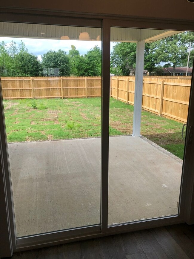 Building Photo - PRE-LEASE 3 Bedroom, 2 Bath Home in Valley...