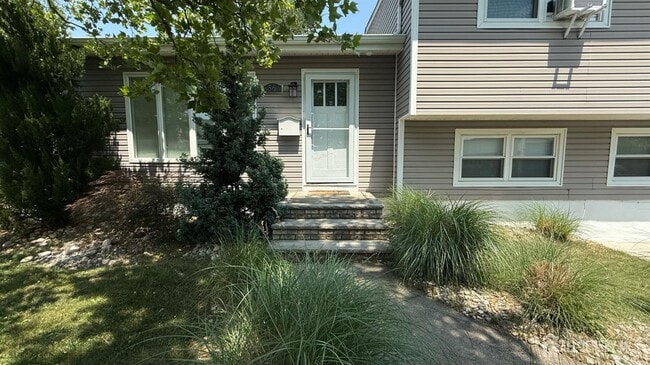 Building Photo - 56 Grace Dr