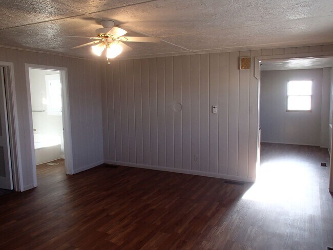 Foto del edificio - Larger 2 bedroom, 2 bathroom home! Pet Fri...