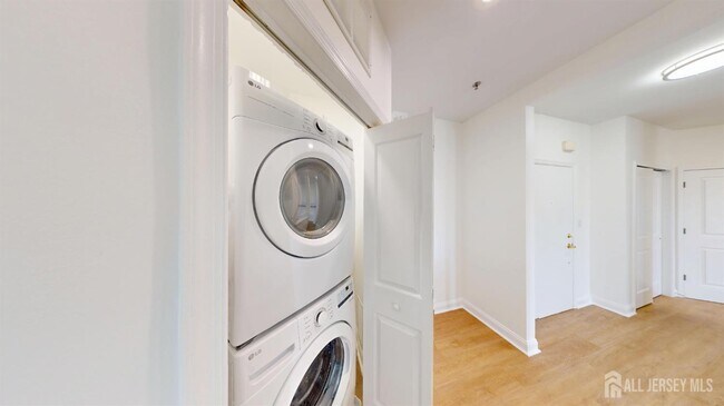 Foto del edificio - 6404 Fernandez Ct