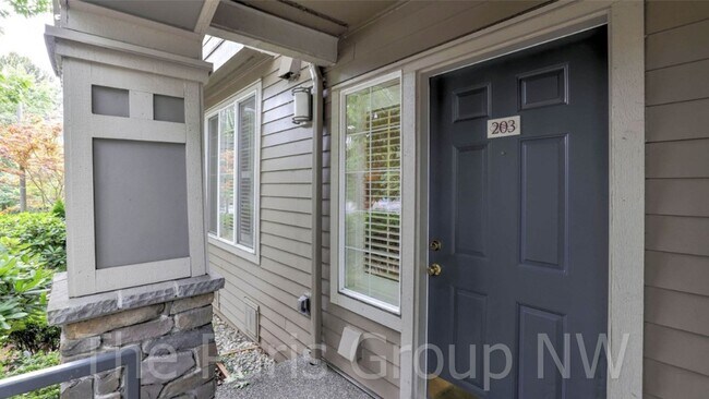 Foto del edificio - Exceptional Kirkland TH in Sought After Lo...