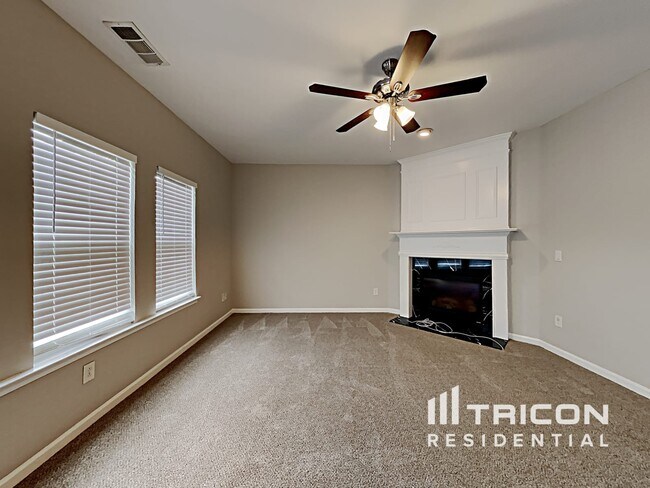 Foto del edificio - 7751 Parkside Dr