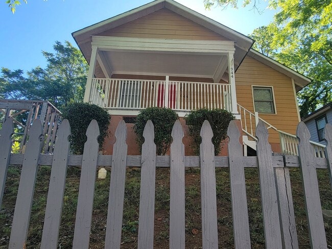 Building Photo - Homes in this area lease quickly — schedule your tour before it’s gone