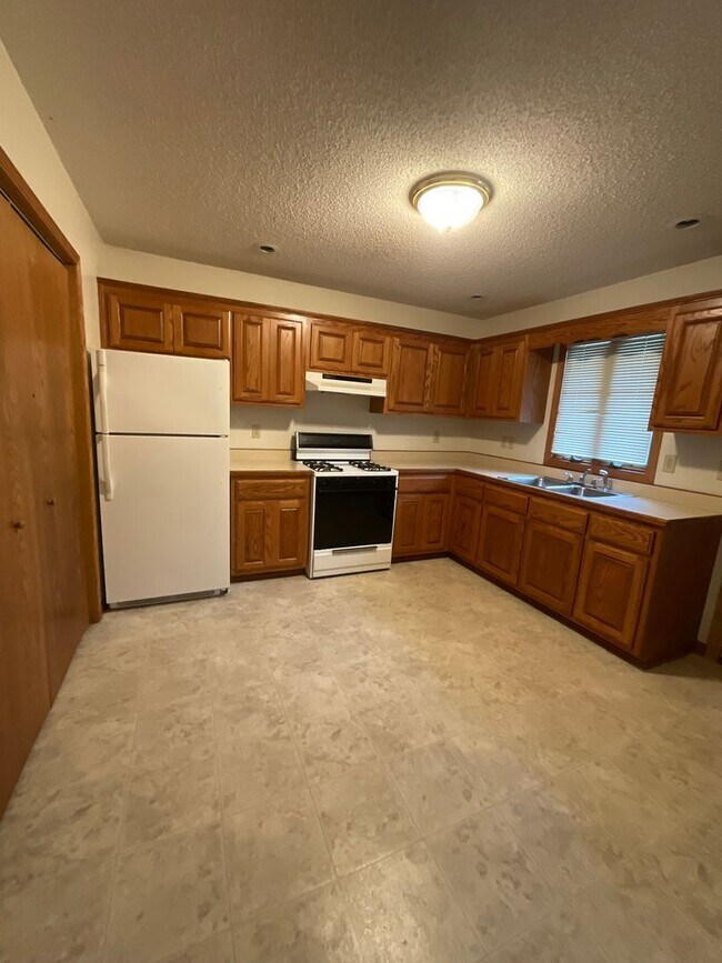 Foto del edificio - 404 E Adams St