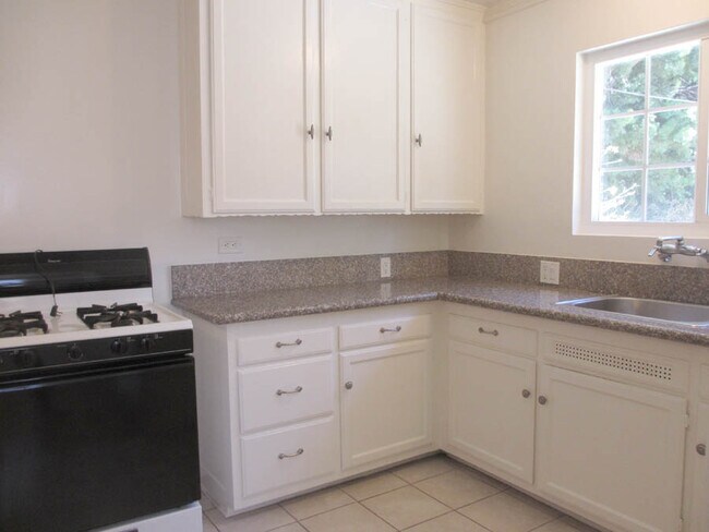 cocina - 3244 Selby Ave