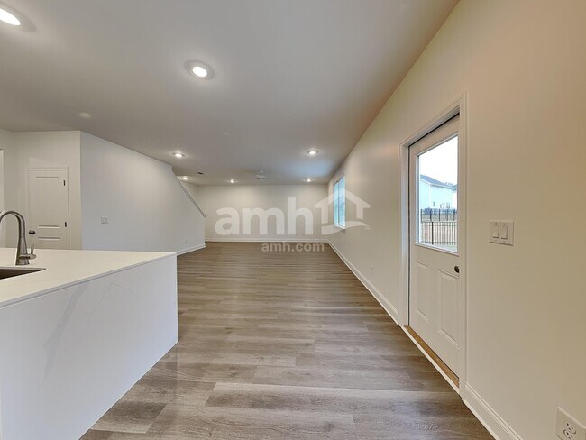 Building Photo - 430 Pointe Dr