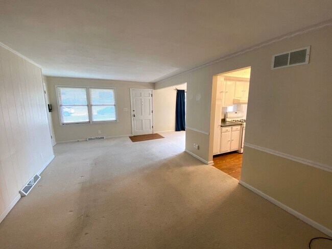 Building Photo - 2901 N Rockwood Dr