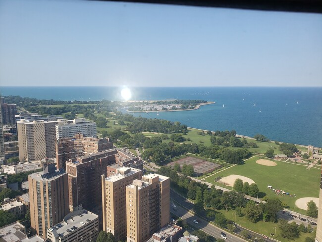 Foto del edificio - 3660 N Lake Shore Dr