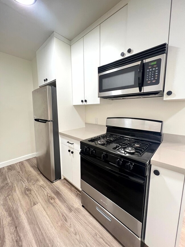Building Photo - 2408 Ocean Park Pl S
