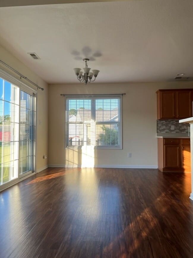 Foto del edificio - Three Bedroom Two Bath Home with Frog