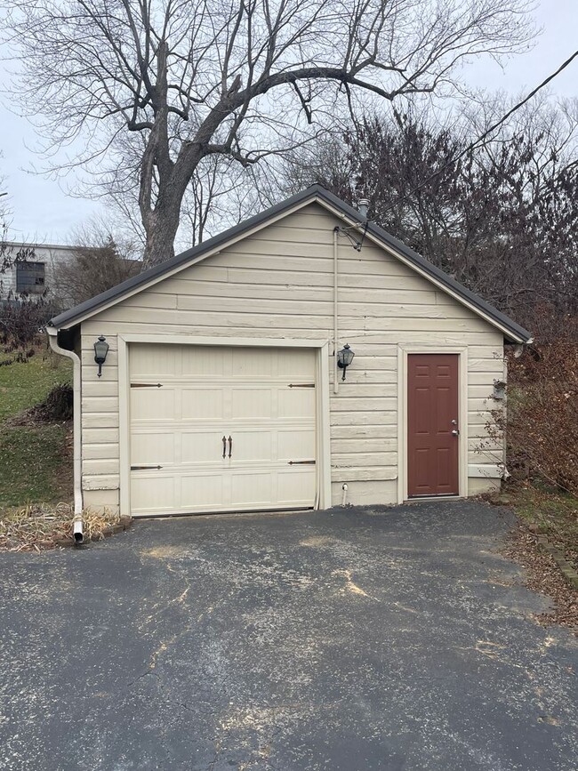 Building Photo - 3 bedroom 1 Bath house