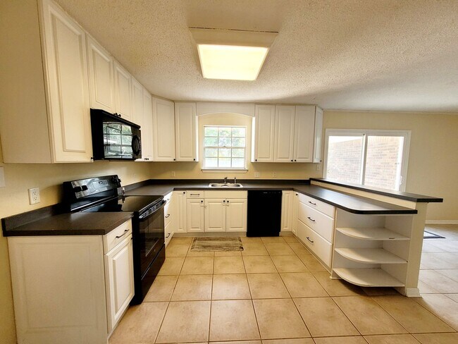 Foto del edificio - 4 bedroom home near NAS Pensacola West Gate
