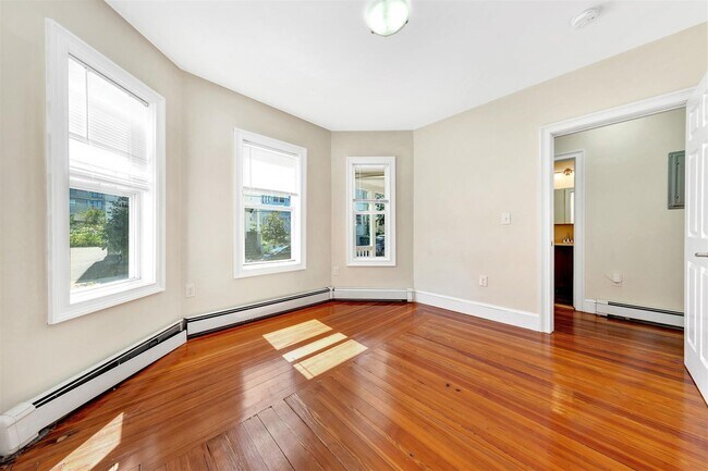 Foto del edificio - 9 Winter Hill Rd