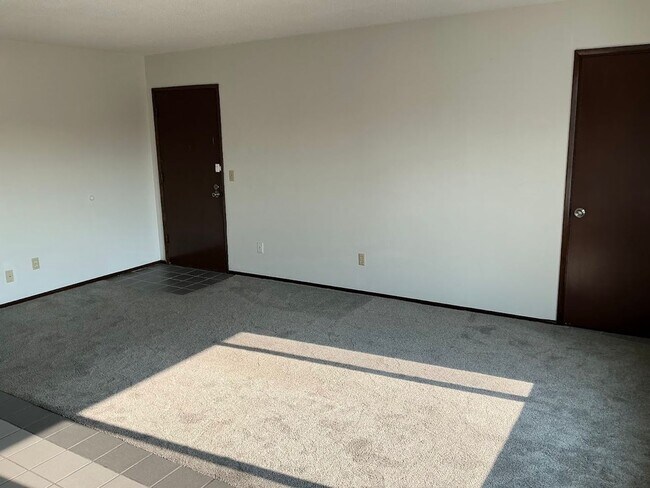 Building Photo - 1158000