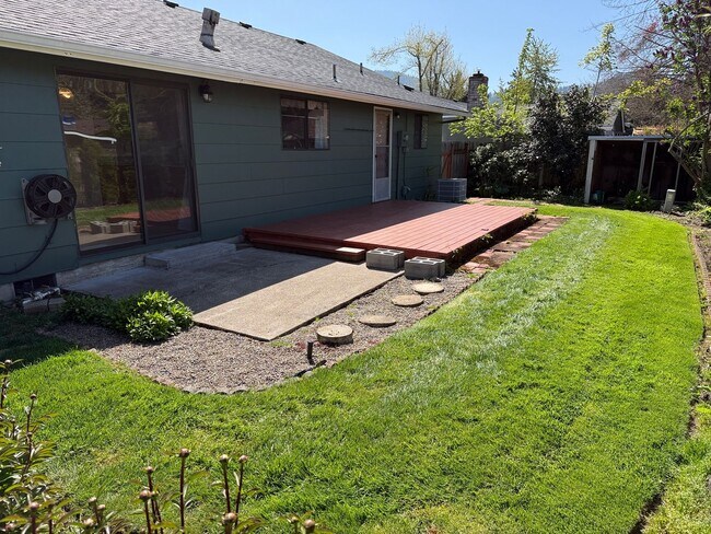 Foto del edificio - Well-kept house in desirable Thurston neighborhood!