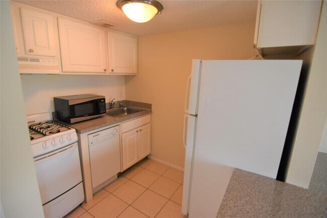 Building Photo - 121 Oyster Bay Cir