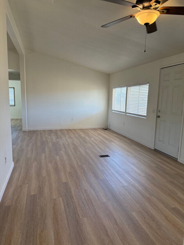 Foto principal - 38760 Dinosaur Point Rd