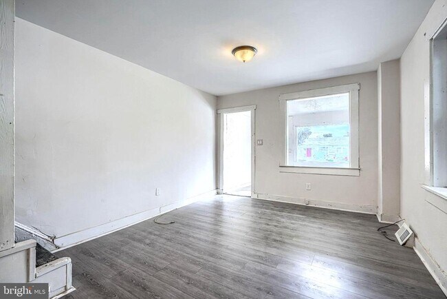 Foto del edificio - 7621 Cypress Ave