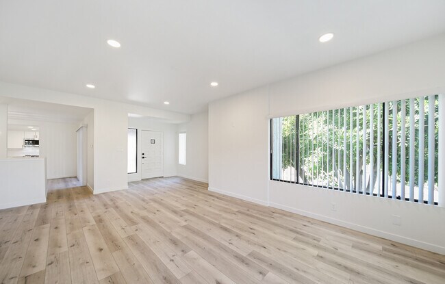 Building Photo - 6602 Reservoir Ct