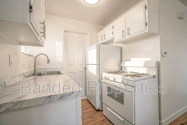 Building Photo - 376 W 700 N