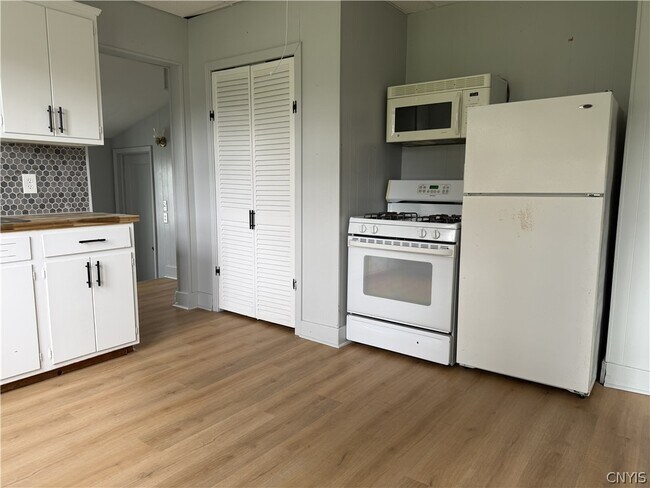 Foto del edificio - 9141 River Rd