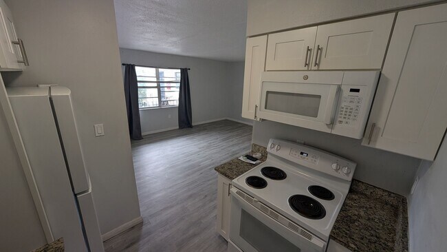 Foto del edificio - Warm and Cozy one bedroom,dog park, heart of Tampa