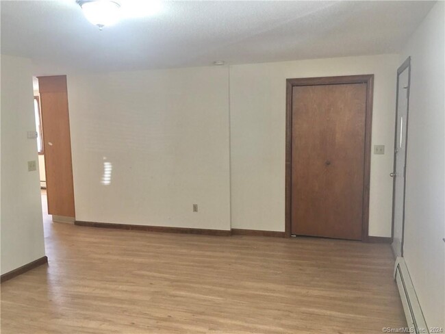 Building Photo - 239 Farmington Ave