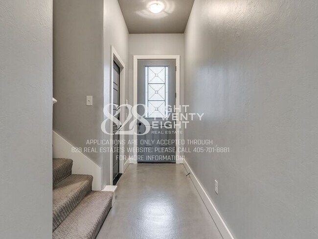 Building Photo - *AVAILABLE NOW!* Urban chic 3 bed/2.5 bath Townhome in West Norman!