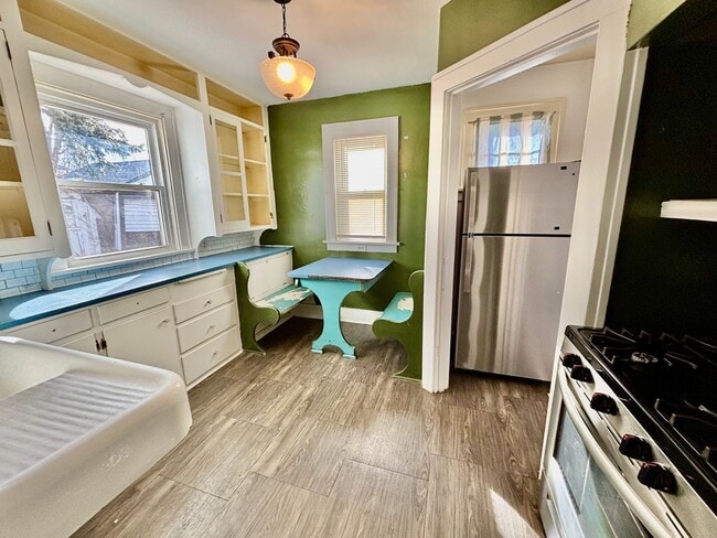 Building Photo - 847 S 60th St