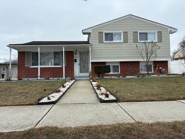 Building Photo - 2758 Pall Mall Dr