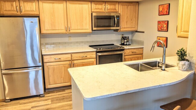 Cocina - 166 S Coeur Dalene St