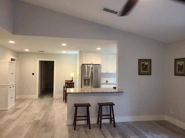 Building Photo - 8110 Ceberry Dr