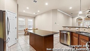 Building Photo - 605 Oakmont Way