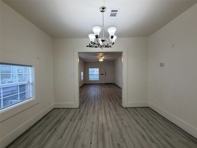 Foto del edificio - 3014 Rosalie St