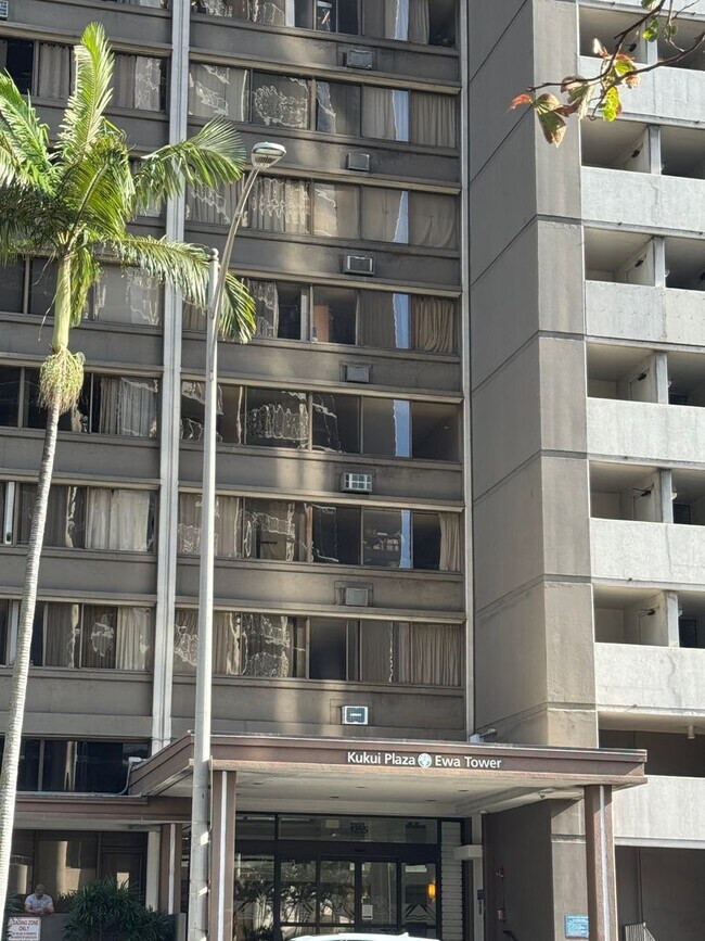 Foto del edificio - Available Now! Furnished Downtown 1 Bed/ 1 Bath Condo with A/C & Pool at Kukui Plaza