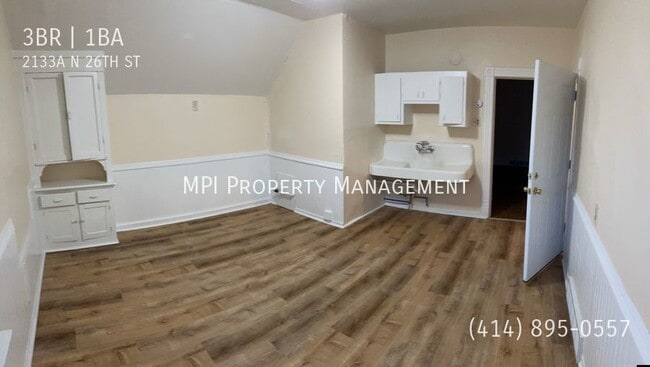 Building Photo - 2133AN 26th - 3 Bdrm Upper