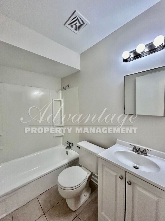 Foto del edificio - Newly Renovated  Home - Move In Ready