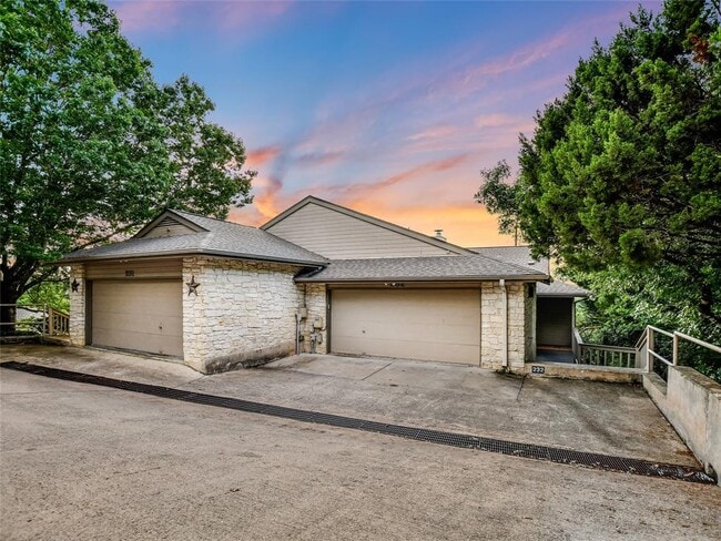 Building Photo - 5603 Oakwood Cove